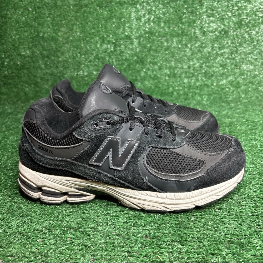 New Balance 2002R Black Running Shoes‎ Women’s Size 7 (Mens 6)